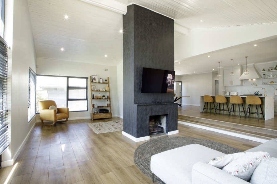 4 Bedroom Property for Sale in Loevenstein Western Cape